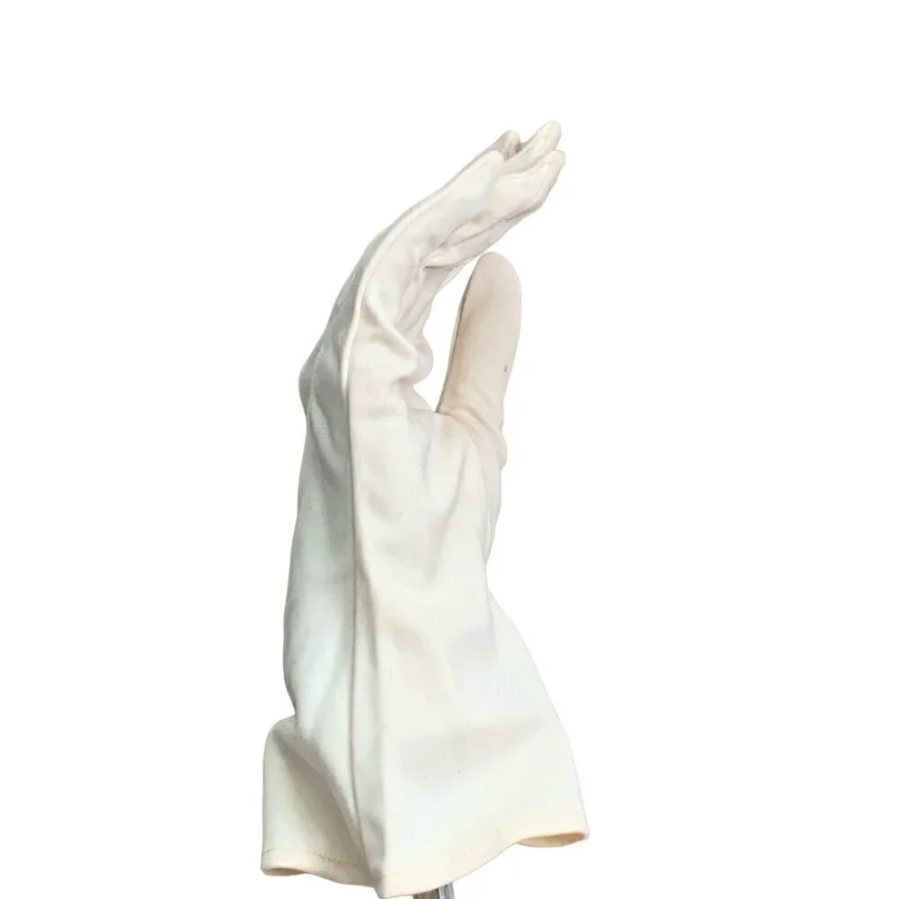VTG Womens Pair of Dressy Gloves Off-White/Ivory Trapunto Stitching Accent  #92R